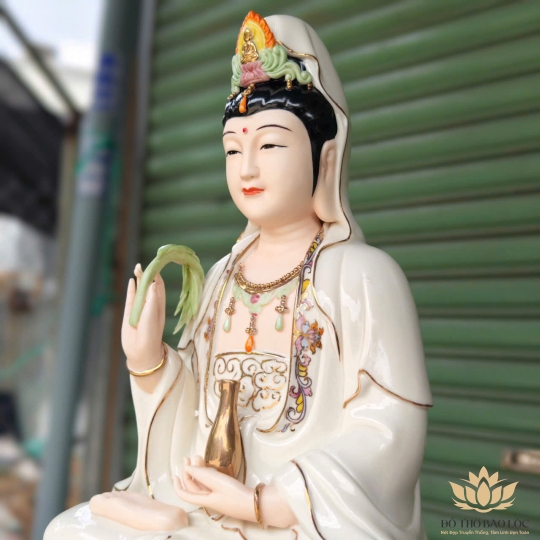 Tượng Quan Thế Âm Bồ Tát bằng sứ Đức Hóa 3 kích cỡ, 12inch, 14inch, 16inch – A6