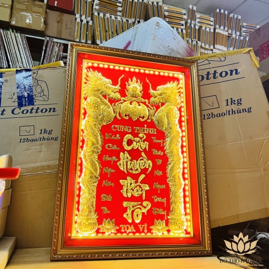 [48x68] Cửu huyền thất tổ mạ vàng 24 K cao cấp- Khung nhựa nhập khẩu, Ngang 48cm x Cao 68cm - Có đèn 