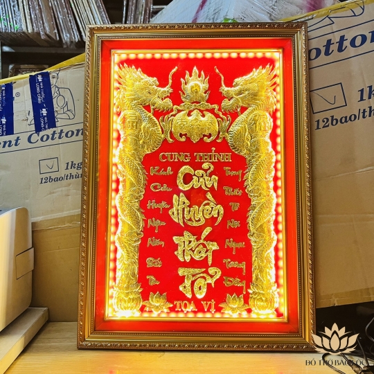 [48x68] Cửu huyền thất tổ mạ vàng 24 K cao cấp- Khung nhựa nhập khẩu, Ngang 48cm x Cao 68cm - Có đèn 