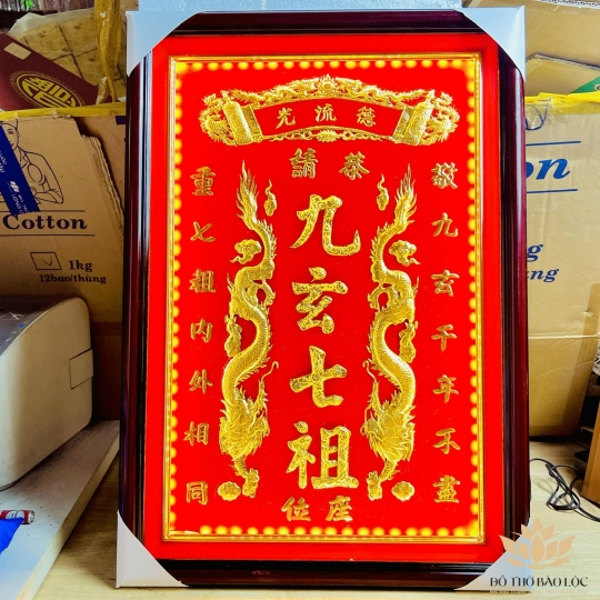 [48x68] Cửu Huyền Thất Tổ dát vàng  24 k khung gỗ Ngang 48cm x Cao 68cm - có đèn