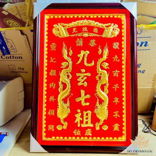 [42x60] Cửu Huyền Thất Tổ dát vàng  24 k khung gỗ Ngang 42cm x Cao 60cm - có đèn
