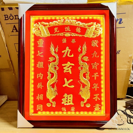 [48x68] Cửu Huyền Thất Tổ dát vàng  24 k khung gỗ Ngang 48cm x Cao 68cm - có đèn