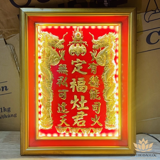[38x48]Bài Vị ông Táo Rồng 3 Hàng Chữ Dát Vàng 24 K Khung Gỗ Sơn Vàng (3 Hàng Chữ) - Có đèn 