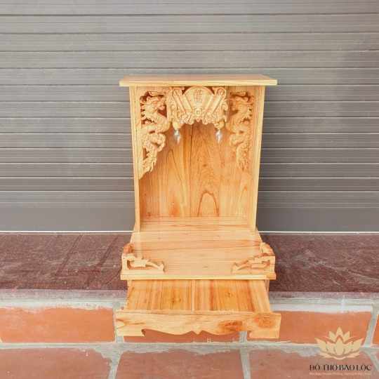 Bàn thờ thần tài ông địa gỗ xoan đào ngang 35cm lọng cực đẹp rẻ và bền bỉ hai màu vàng nhạt và đỏ