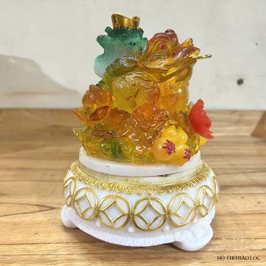 Cóc phong thủy đế đá xoay cõng củ cải cao 20cm – vàng lưu ly