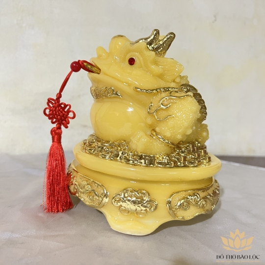 Cóc phong thủy, Thiềm Thừ để trên bàn thờ Thần Tài chiêu tài hút lộc – Vàng