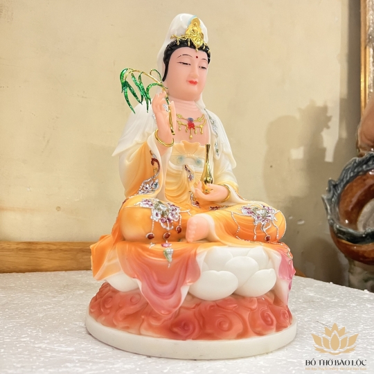 Tượng Quan Âm đá nhập khẩu cao cấp ngồi trên đài sen cao 30cm
