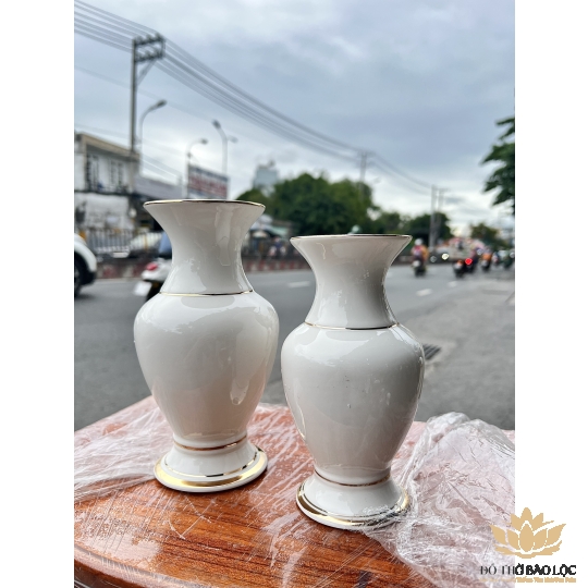 Bình hoa thờ cúng sứ họa tiết Đá Hoa Cương cao 22cm ngang 10cm – Màu Trắng