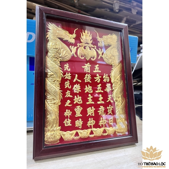[23X30] Bài vị Thần tài Thổ địa Dát vàng Khung gỗ nâu đỏ Nền đỏ Ngang 23cm x Cao 30cm - Không đèn