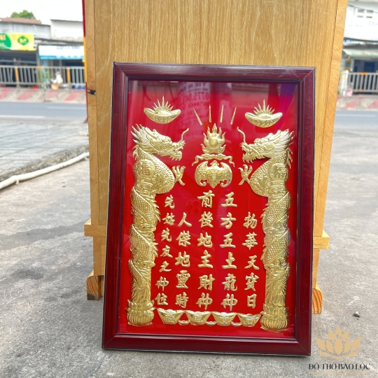 [25x35] Bài vị thần tài thổ địa dát vàng Khung gỗ nâu đỏ Nền đỏ Ngang 25cm x Cao 35cm - Không đèn