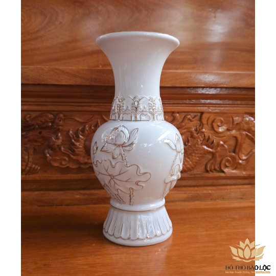 Bình bông sứ trắng bạch ngọc có hoa sen cao 25cm ngang13cm