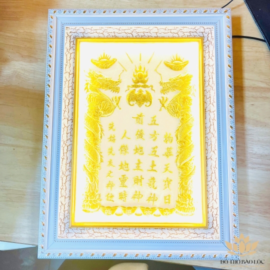 [30x38] Bài Vị Thần Tài Thổ Địa Dát Vàng Khung Nhựa Nền Trắng Cao 38cm x Ngang 30cm - Có đèn