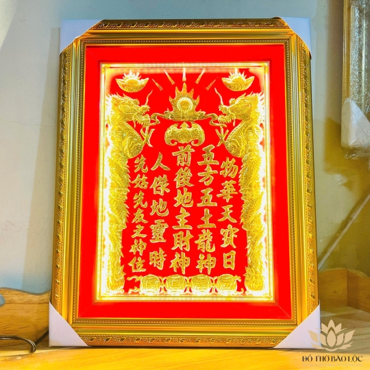 [48x68] Bài vị Thần Tài Thổ Địa Khung Nhựa Vàng Nền Đỏ Cao 48cm x Ngang 68cm - Có đèn