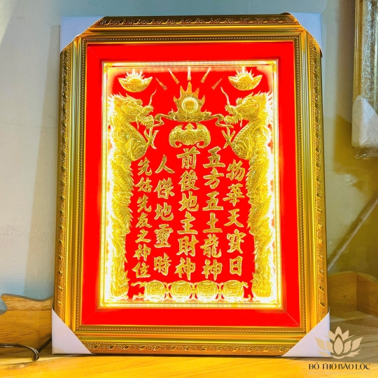 [48x68] Bài vị Thần Tài Thổ Địa Khung Nhựa Vàng Nền Đỏ Cao 48cm x Ngang 68cm - Có đèn
