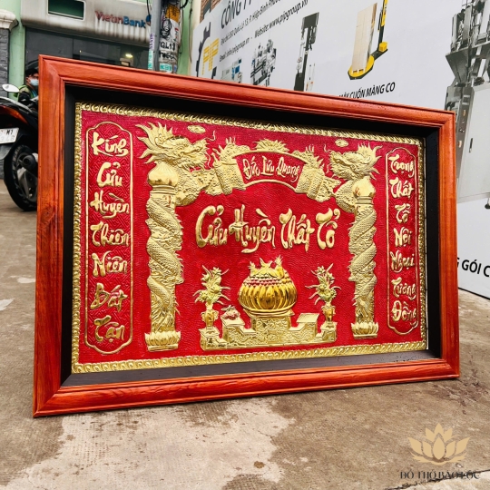 [67x98] Cửu huyền thất tổ bằng đồng, khung gỗ cao 67cm x ngang 98cm - Có đèn