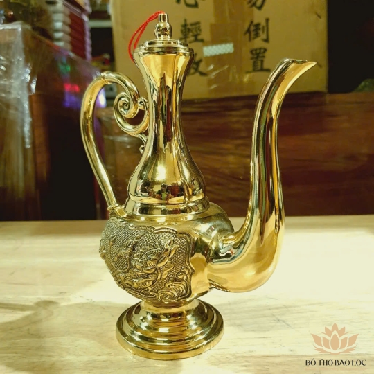 Bình đựng rượu thờ cúng bằng đồng Vĩnh Tiến cao 19,5cm - Vật Phẩm Đồng Thờ Cúng Vĩnh Tiến Chất Lượng Cao