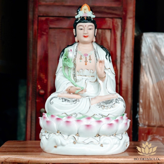 Tượng Đại Thế Chí Bồ Tát Ngồi trên đài sen hồng bằng sứ Đức Hóa
