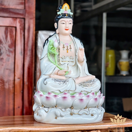 Tượng Đại Thế Chí Bồ Tát Ngồi trên đài sen hồng bằng sứ Đức Hóa