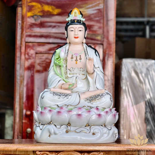 Tượng Đại Thế Chí Bồ Tát Ngồi trên đài sen hồng bằng sứ Đức Hóa