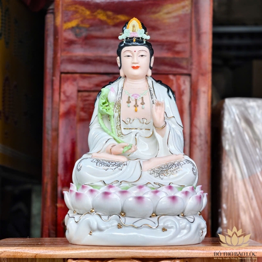 Tượng Đại Thế Chí Bồ Tát Ngồi trên đài sen hồng bằng sứ Đức Hóa