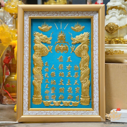 Bài Vị Thần Tài Thổ Địa Dát Vàng Khung Gỗ Sơn Vàng Nền Xanh 2 cỡ: 25cm x 35cm và 30cm x 40cm
