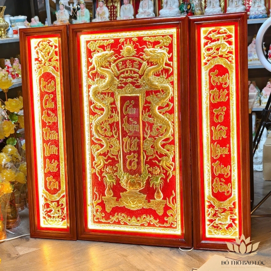 Tranh Cửu Huyền Thất Tổ Bằng Đồng Khung Gỗ Đỏ cao 1m27 – Có đèn