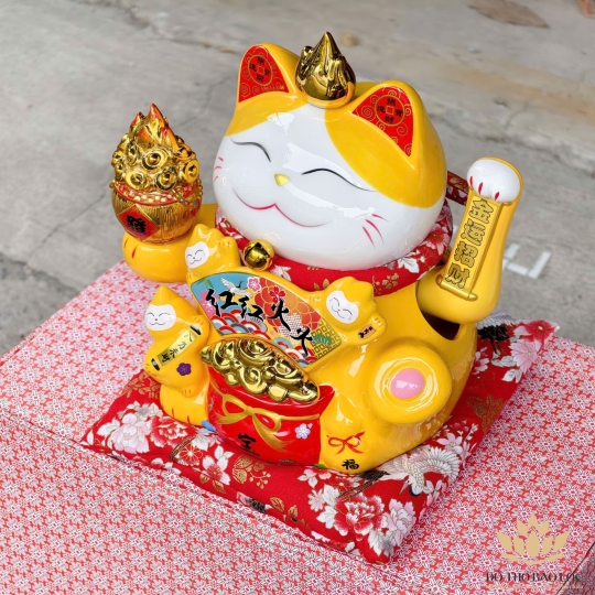 Mèo Thần Tài  Vẫy Tay Phong Thuỷ Gốm Sứ Cao Cấp cao 27cm (Đỏ, Vàng)