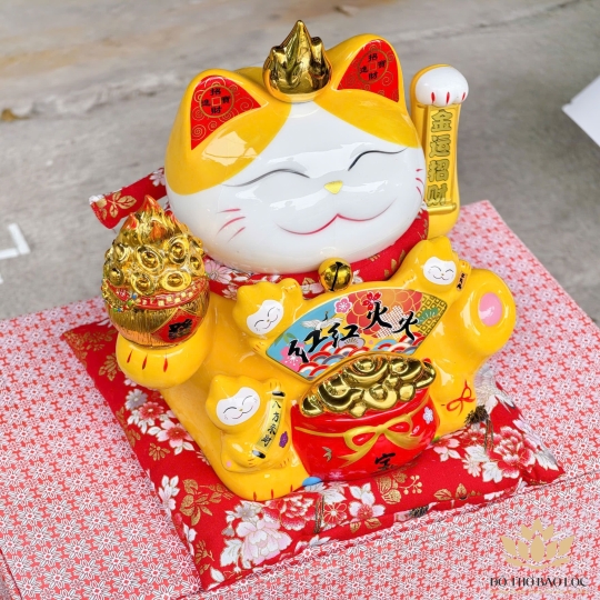 Mèo Thần Tài  Vẫy Tay Phong Thuỷ Gốm Sứ Cao Cấp cao 27cm (Đỏ, Vàng)
