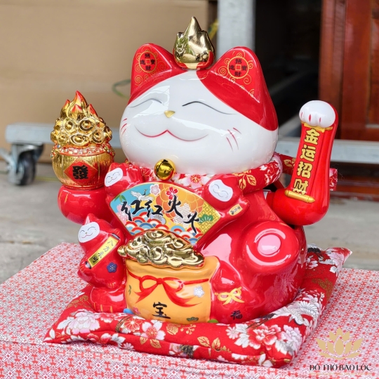 Mèo Thần Tài  Vẫy Tay Phong Thuỷ Gốm Sứ Cao Cấp cao 27cm (Đỏ, Vàng)