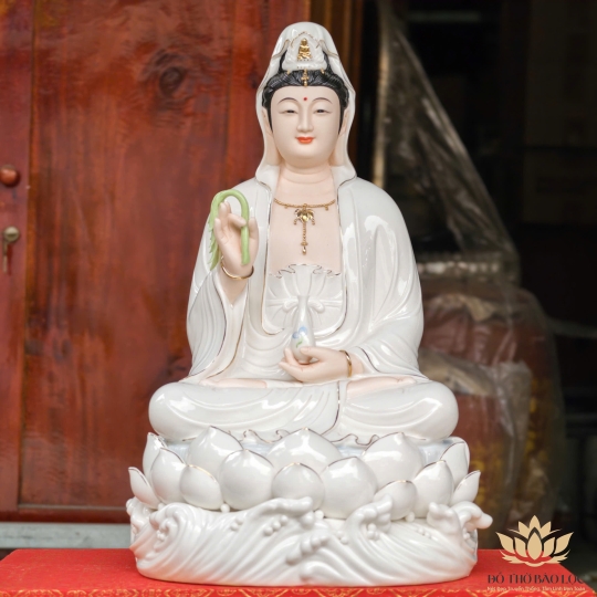 Tượng Quan Thế Âm Bồ Tát bằng sứ đức hóa cao cấp ngồi trên đài sen 2 cỡ cao 37cm và 43cm