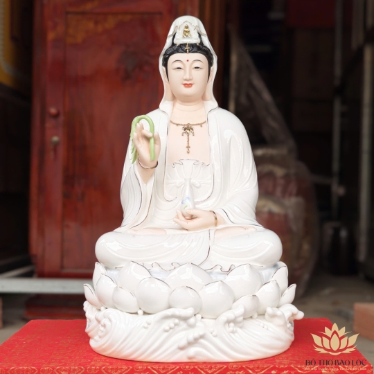 Tượng Quan Thế Âm Bồ Tát bằng sứ đức hóa cao cấp ngồi trên đài sen 2 cỡ cao 37cm và 43cm
