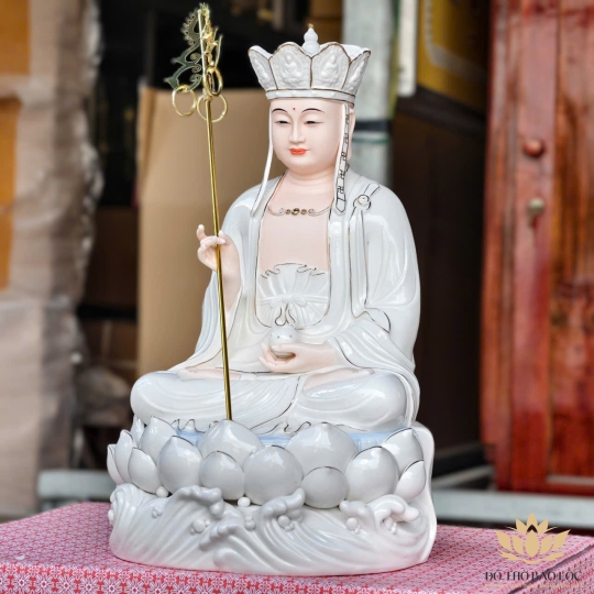 Tượng Địa Tạng Vương Bồ Tát bằng sứ đức hóa cao cấp ngồi trên đài sen cao 40cm