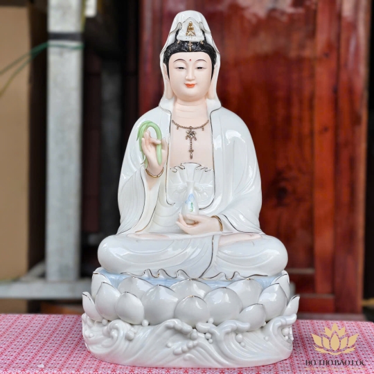 Tượng Quan Thế Âm Bồ Tát bằng sứ đức hóa cao cấp ngồi trên đài sen (2cỡ: Cao 37cm, Cao 42cm)