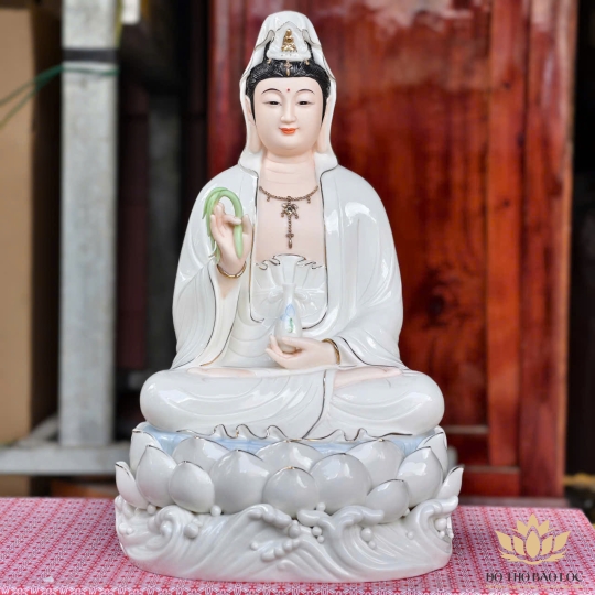 Tượng Quan Thế Âm Bồ Tát bằng sứ đức hóa cao cấp ngồi trên đài sen (2cỡ: Cao 37cm, Cao 42cm)