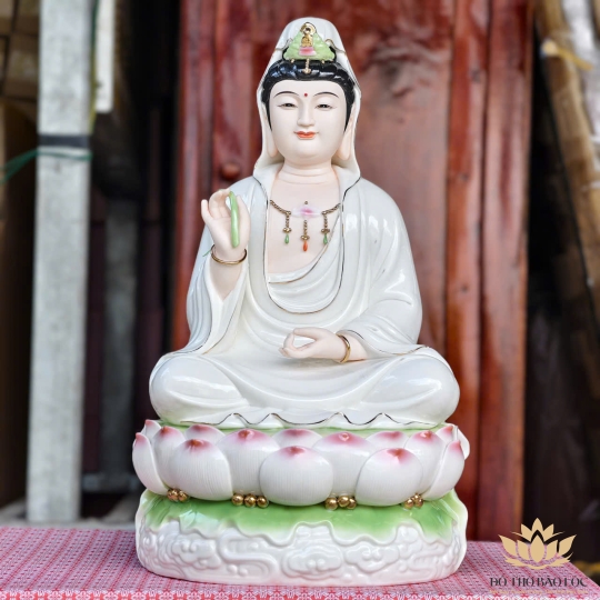 Tượng Quan Thế Âm Bồ Tát bằng sứ đức hóa cao cấp ngồi trên đài sen (2 cỡ: 31cm và 40cm)