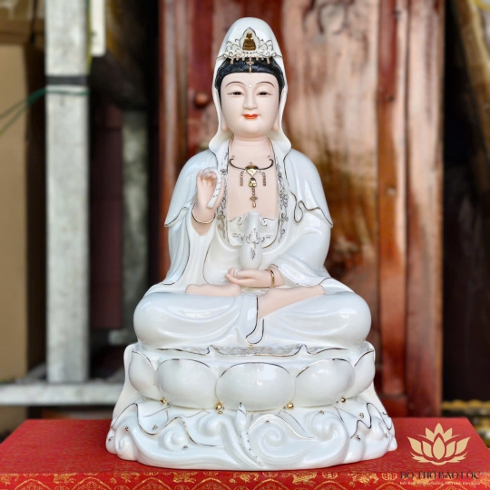 Tượng Quan Thế Âm Bồ Tát bằng sứ đức hóa cao cấp ngồi trên đài sen (3 cỡ: Cao 30cm, Cao 35cm, Cao 40cm)