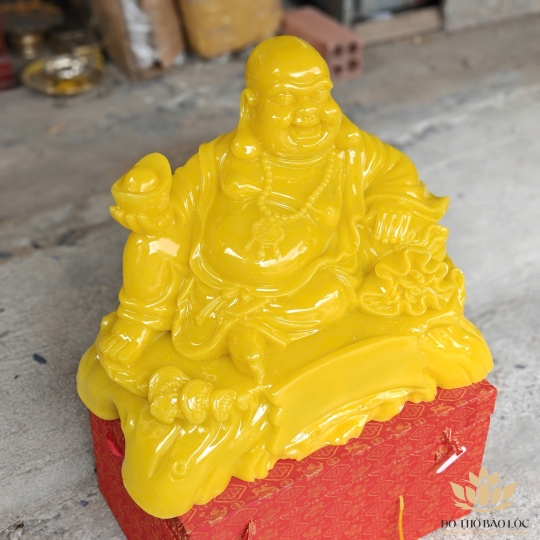 Tượng Di Lạc cầm thỏi vàng bằng bột đá mang phúc lạc và tài lộc cao 30cm