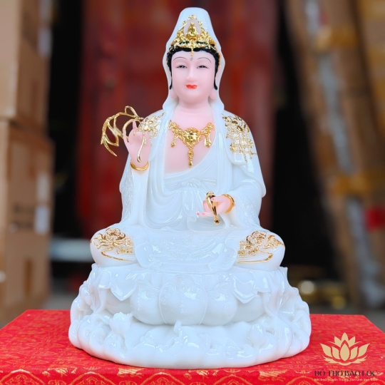 Tượng Phật Quan Thế Âm Bồ Tát ngồi trên đài sen bằng đá cao cấp cao 30cm – Màu Trắng