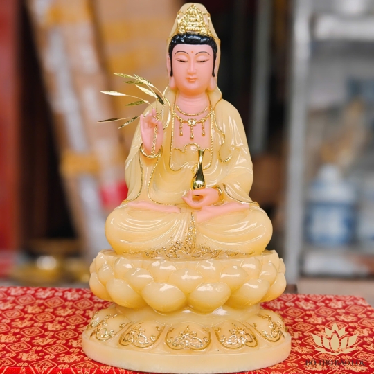 Tượng Phật Quan Thế Âm Bồ Tát màu vàng thạch anh  bằng đá cao cấp cao 30cm