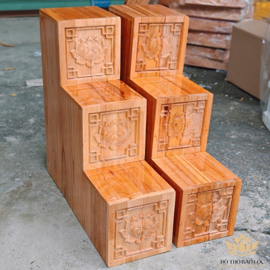 Bục tam cấp bàn thờ Thần Tài Thổ Địa mặt 16cm gỗ xoan cao cấp – Mẫu mới