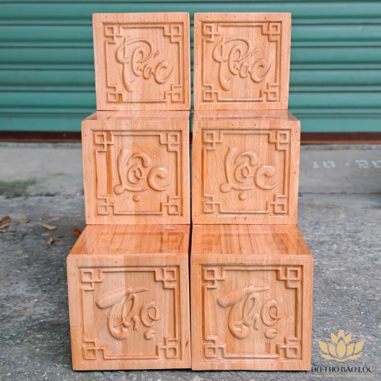 Bục tam cấp bàn thờ Thần Tài Thổ Địa mặt 16cm gỗ xoan cao cấp – Mẫu mới