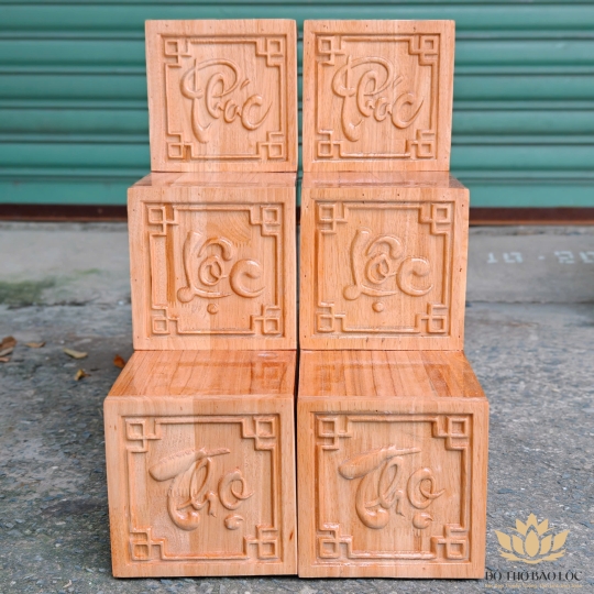 Bục tam cấp bàn thờ Thần Tài Thổ Địa mặt 16cm gỗ xoan cao cấp – Mẫu mới