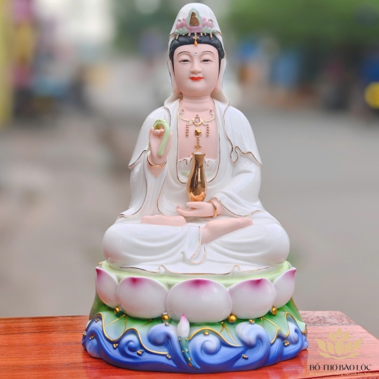 Tượng Quan Thế Âm Bồ Tát bằng sứ đức hóa cao cấp cao 31cm