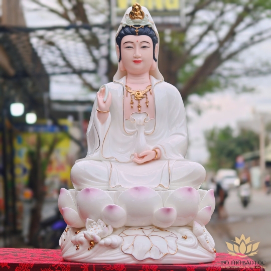 Tượng Quan Thế Âm Bồ Tát bằng sứ Đức Hóa sen hồng cao cấp 2 cỡ (30cm và 40cm)