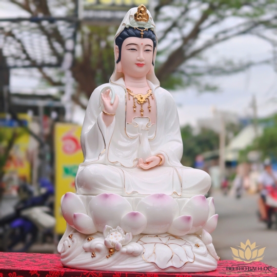 Tượng Quan Thế Âm Bồ Tát bằng sứ Đức Hóa sen hồng cao cấp 2 cỡ (30cm và 40cm)