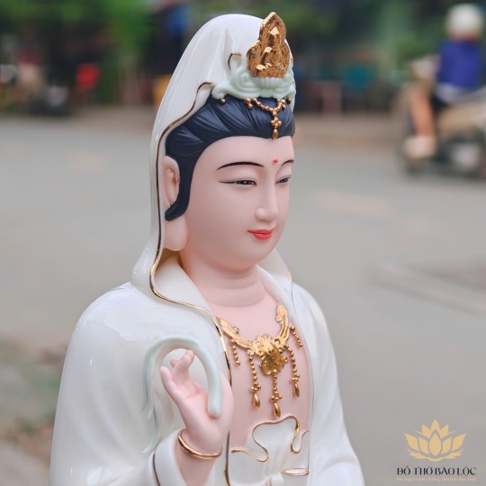 Tượng Quan Thế Âm Bồ Tát bằng sứ Đức Hóa sen hồng cao cấp 2 cỡ (30cm và 40cm)