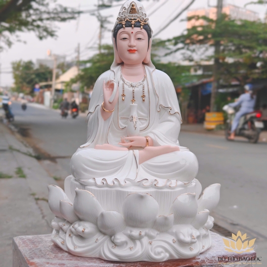 Tượng Quan Thế Âm Bồ Tát bằng sứ Đức Hóa cao cấp ngồi trên đài sen trắng 30cm