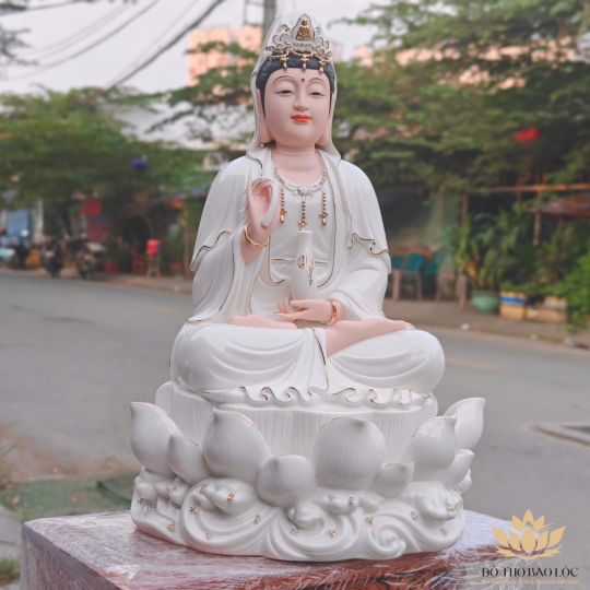 Tượng Quan Thế Âm Bồ Tát bằng sứ Đức Hóa cao cấp ngồi trên đài sen trắng 41cm