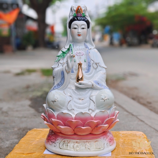 Tượng Phật Quan Thế Âm Bồ Tát bằng sứ cao 47cm