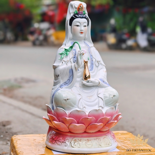 Tượng Phật Quan Thế Âm Bồ Tát bằng sứ cao 62cm